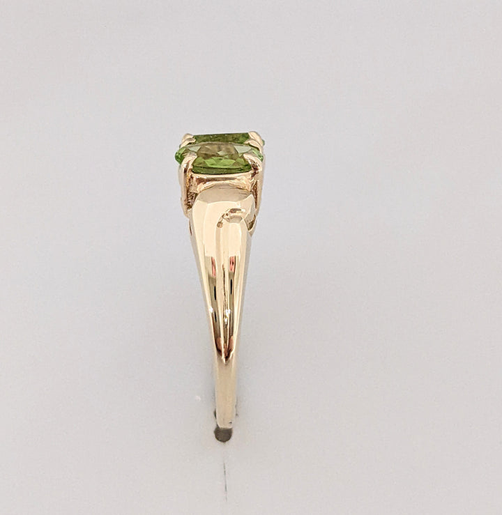 10K PERIDOT OVAL (3) 5X7 ESTATE RING 2.7 GRAMS