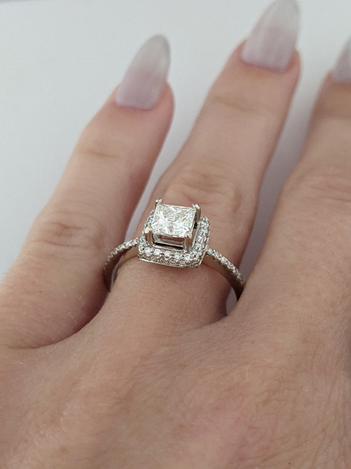 14K WHITE GOLD 1.00 CARAT TOTAL WEIGHT VS2 G DIAMOND PRINCESS CUT HALO ESTATE RING 2.6 GRAMS