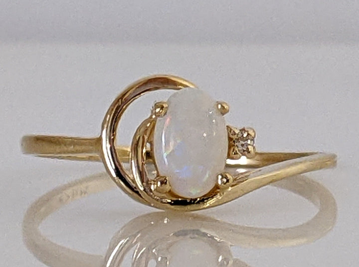 10K OPAL OVAL 4X6 WITH DIAMONDS ESTATE RING 1.4 GRAMS