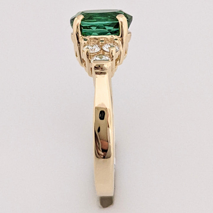 14K GREEN TOURMALINE OVAL 1.92 CARAT TOTAL WITH .29 DIAMOND TOTAL WEIGHT ESTATE RING 4.0 GRAMS