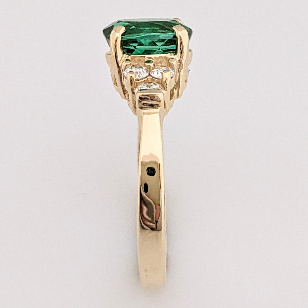 14K GREEN TOURMALINE OVAL 1.92 CARAT TOTAL WITH .29 DIAMOND TOTAL WEIGHT ESTATE RING 4.0 GRAMS
