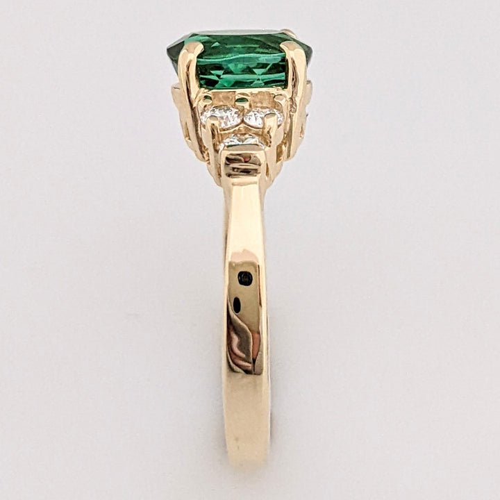 14K GREEN TOURMALINE OVAL 1.92 CARAT TOTAL WITH .29 DIAMOND TOTAL WEIGHT ESTATE RING 4.0 GRAMS
