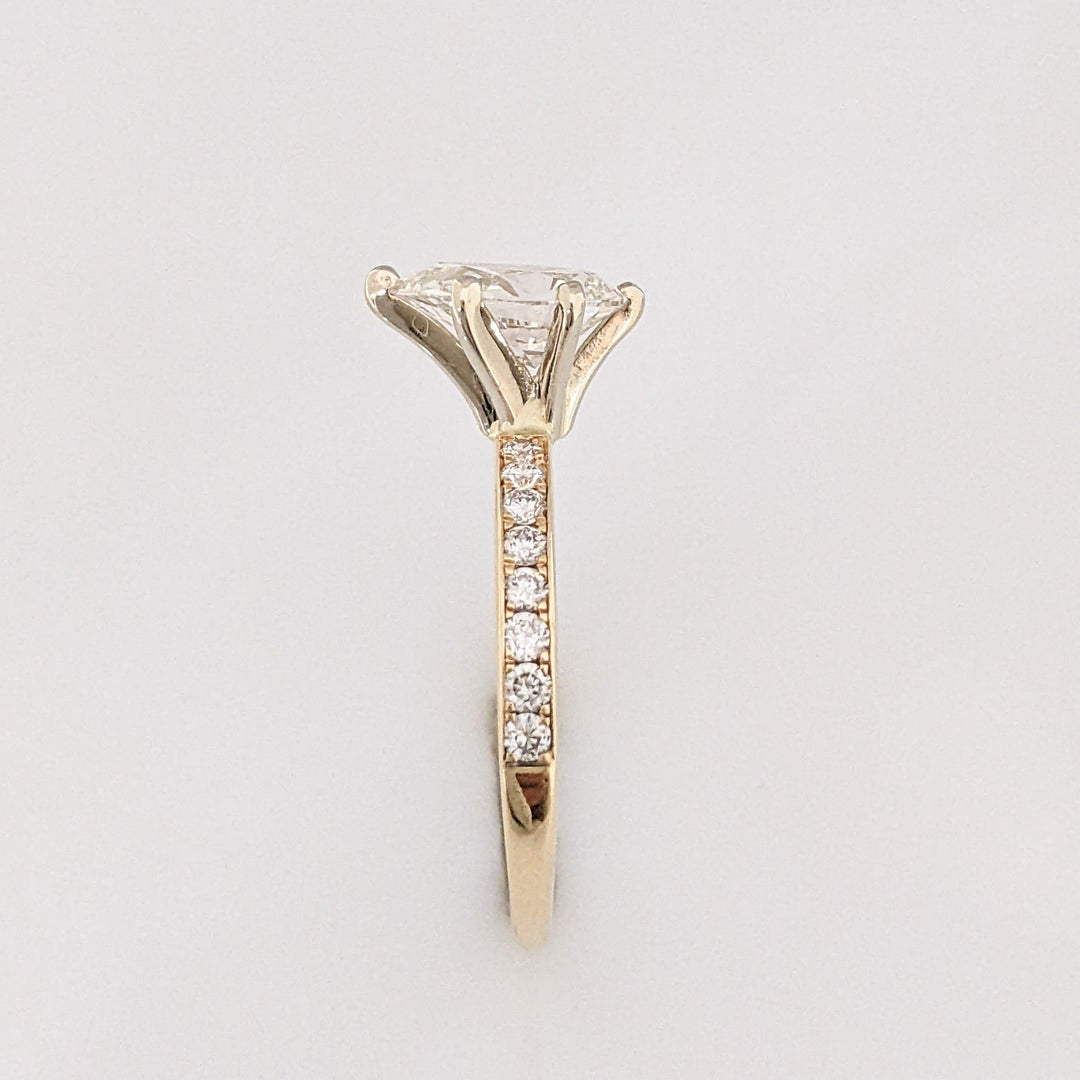 14K 1.83 CARAT TOTAL WEIGHT SI1 I DIAMOND PEAR WITH (16) ROUND MELEE ESTATE RING 2.5 GRAMS