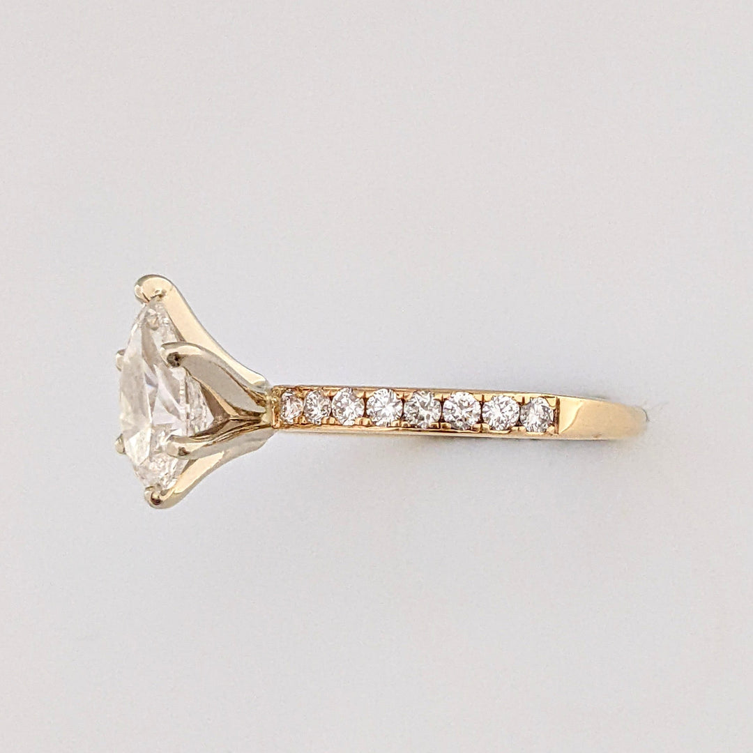 14K 1.83 CARAT TOTAL WEIGHT SI1 I DIAMOND PEAR WITH (16) ROUND MELEE ESTATE RING 2.5 GRAMS