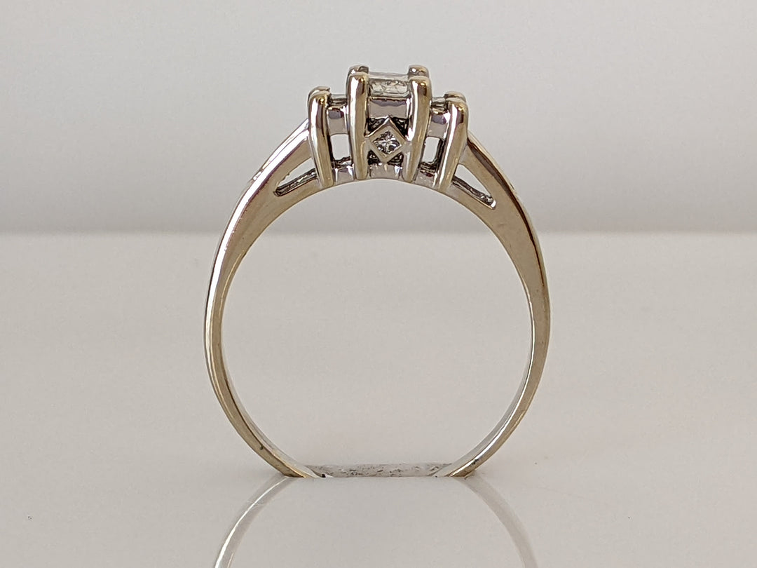 14K WHITE .62 CARAT TOTAL WEIGHT I1 G DIAMOND PRINCESS CUT (3) ESTATE RING 3.0 GRAMS