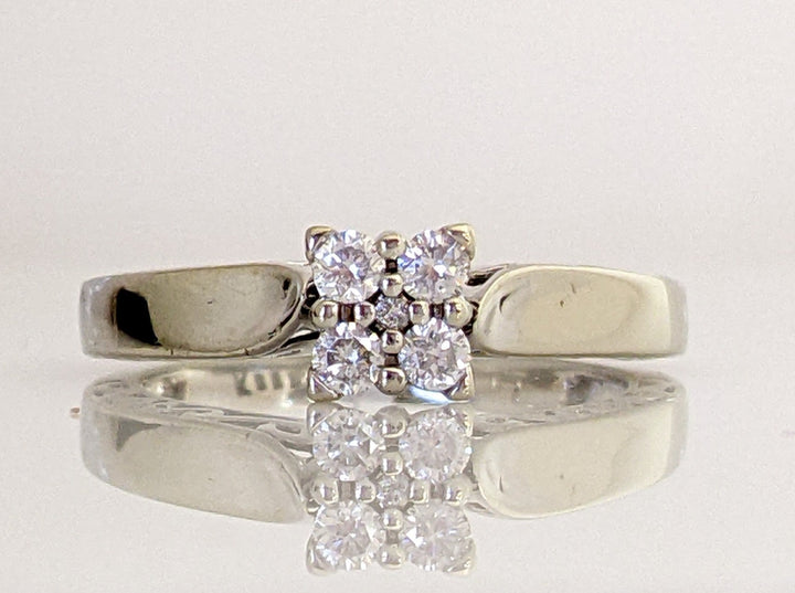 10K WHITE .20 CARAT TOTAL WEIGHT I1 H DIAMOND ROUND (5) ESTATE RING 2.8 GRAMS