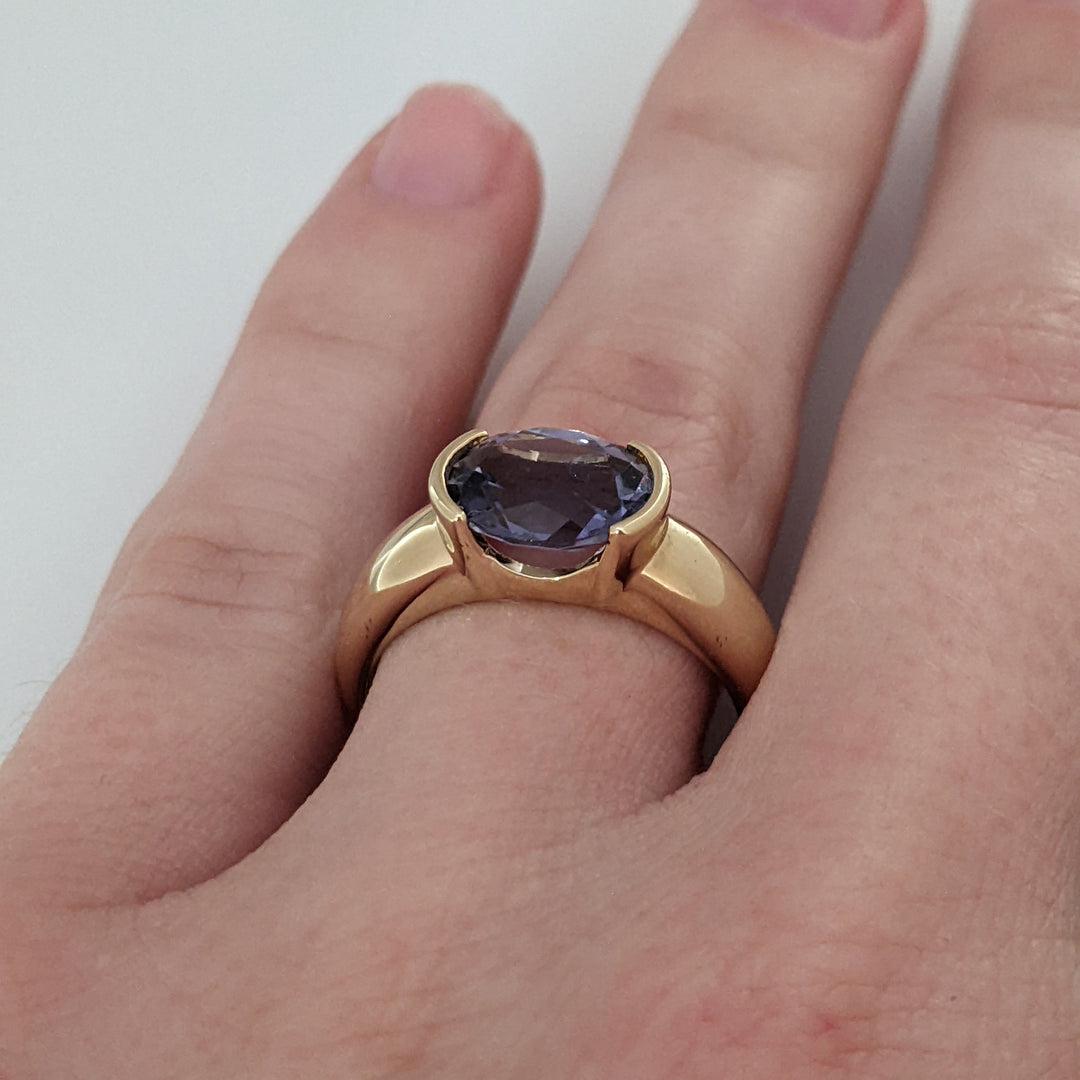 14K IOLITE OVAL 7X9 HALF BEZEL ESTATE RING 3.5 GRAMS