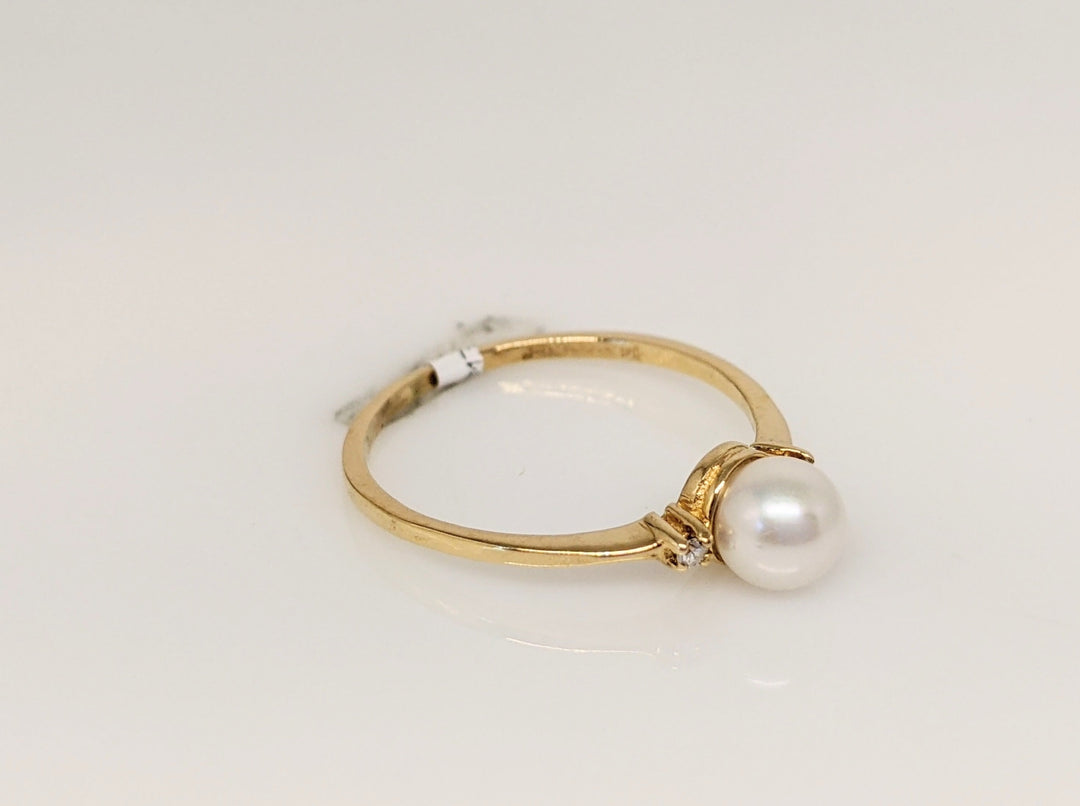 14K PEARL ROUND 5MM WITH (2) DIAMOND ESTATE RING 1.1 GRAMS