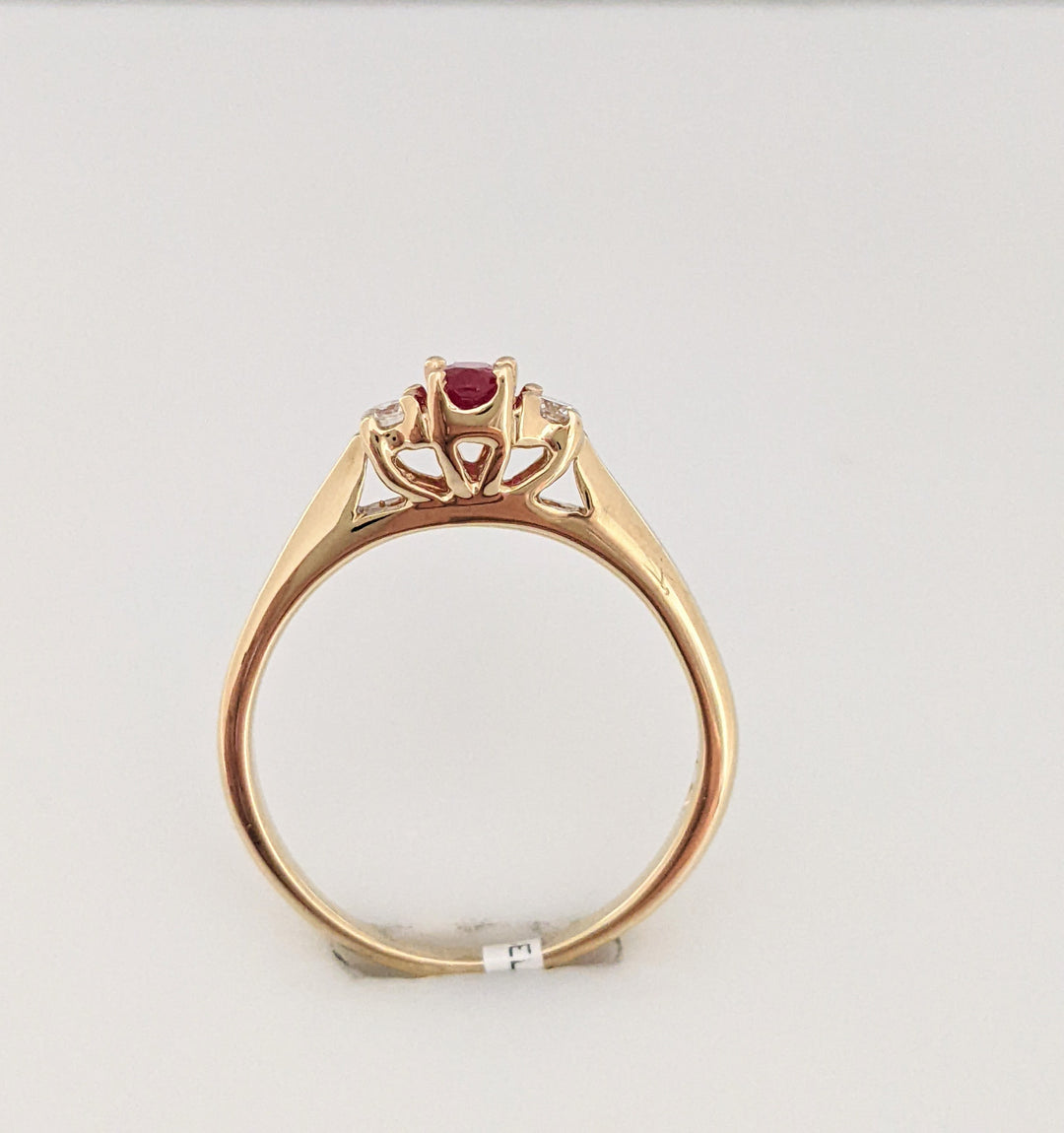 14K RUBY OVAL 3X5 WITH (2) DIAMONDS ESTATE RING 2.7 GRAMS