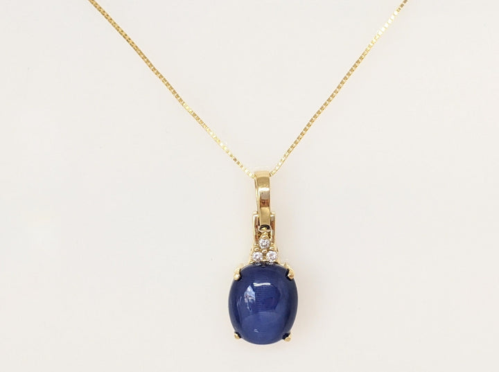 14K STAR SAPPHIRE OVAL 10X12 WITH THREE DIAMONDS ESTATE PENDANT AND CHAIN 3.9 GRAMS