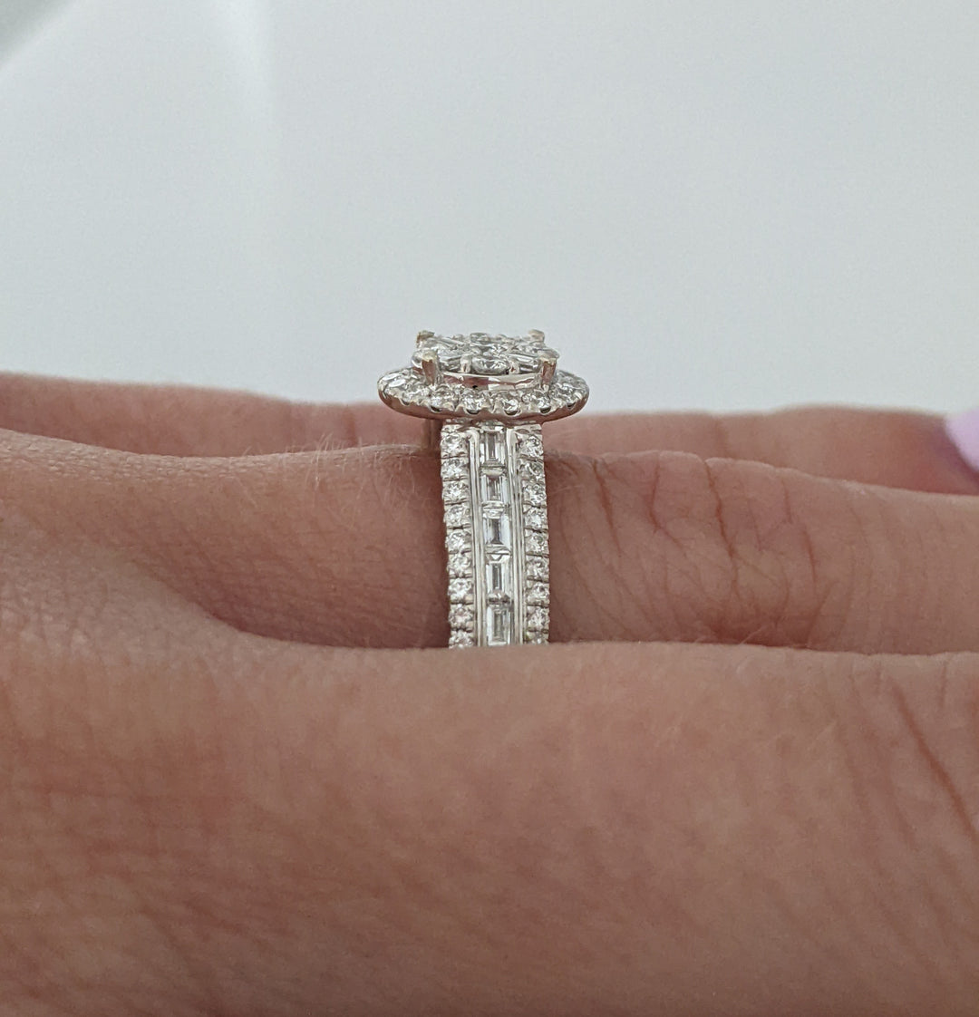 14K WHITE .96 CARAT TOTAL WEIGHT SI1-SI2 H DIAMOND ROUND (69) EMERALD CUT (16) ESTATE RING 3.7 GRAMS