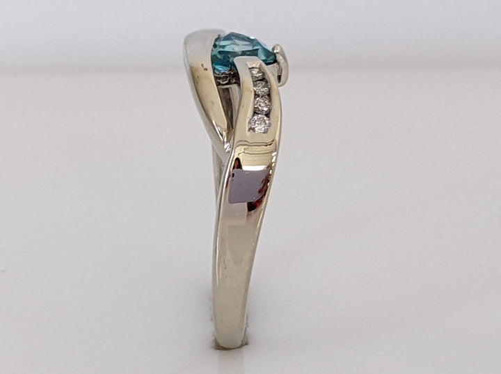 10K WHITE BLUE TOPAZ TRILLION 5MM WITH 4 DIAMONDS ESTATE RING 3.4 GRAMS