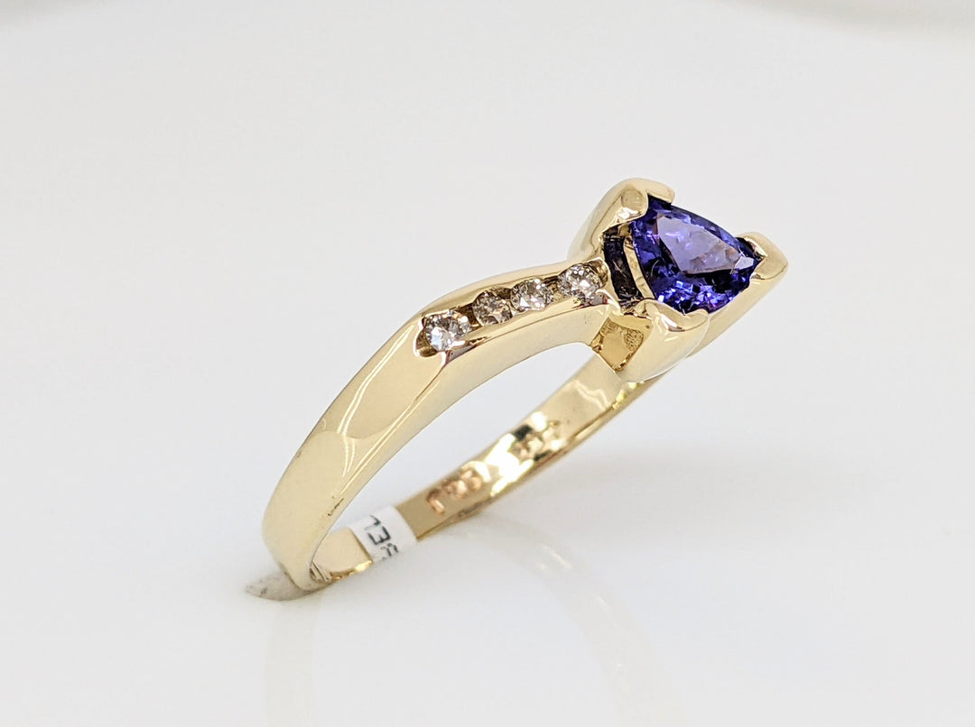 14K TANZANITE TRILLION "AA" 4.5MM WITH .06 DIAMOND TOTAL WEIGHT (4) ESTATE RING 2.7 GRAMS