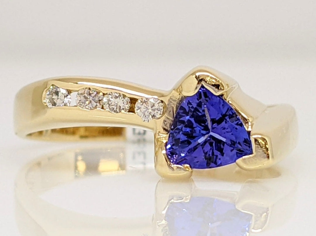 14K TANZANITE TRILLION "AA" 4.5MM WITH .06 DIAMOND TOTAL WEIGHT (4) ESTATE RING 2.7 GRAMS