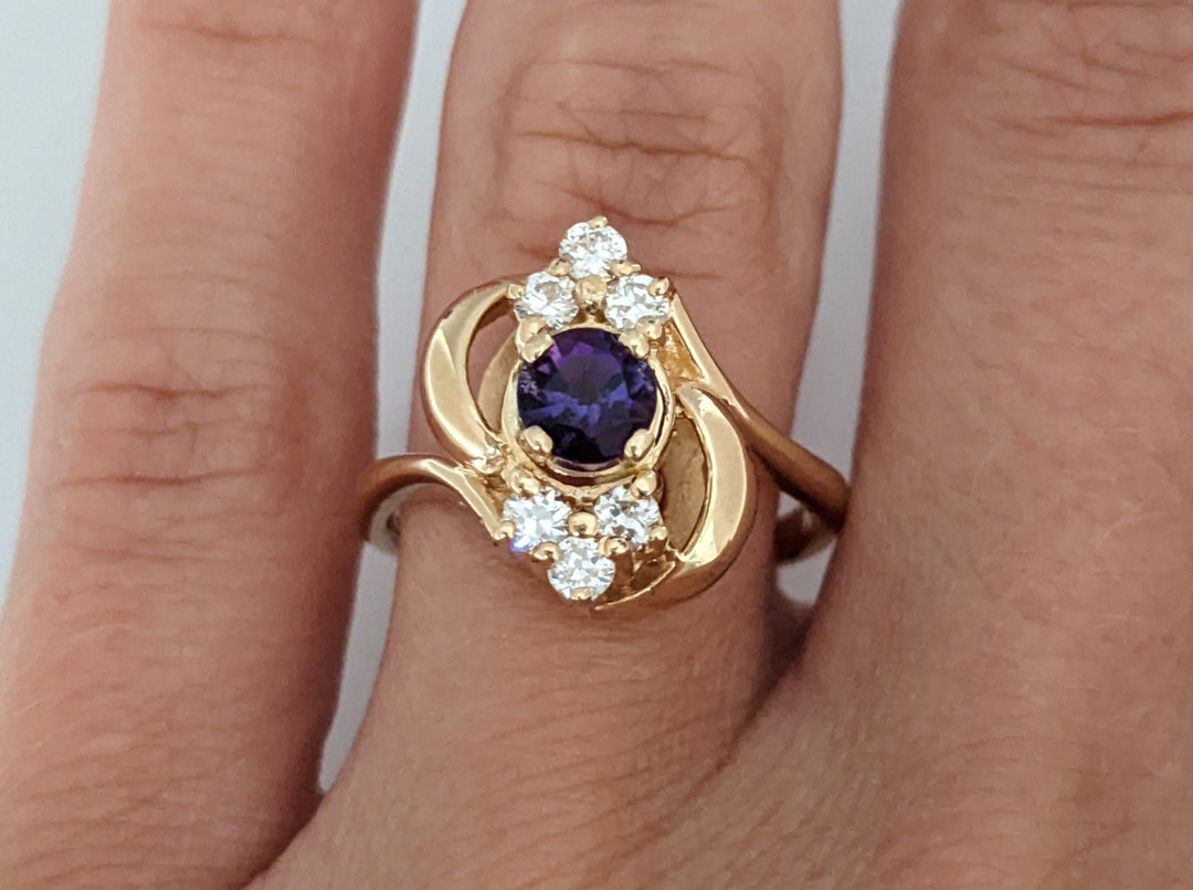 14K AMETHYST ROUND 5MM WITH .30 DIAMOND TOTAL WEIGHT ESTATE RING 4.2 GRAMS