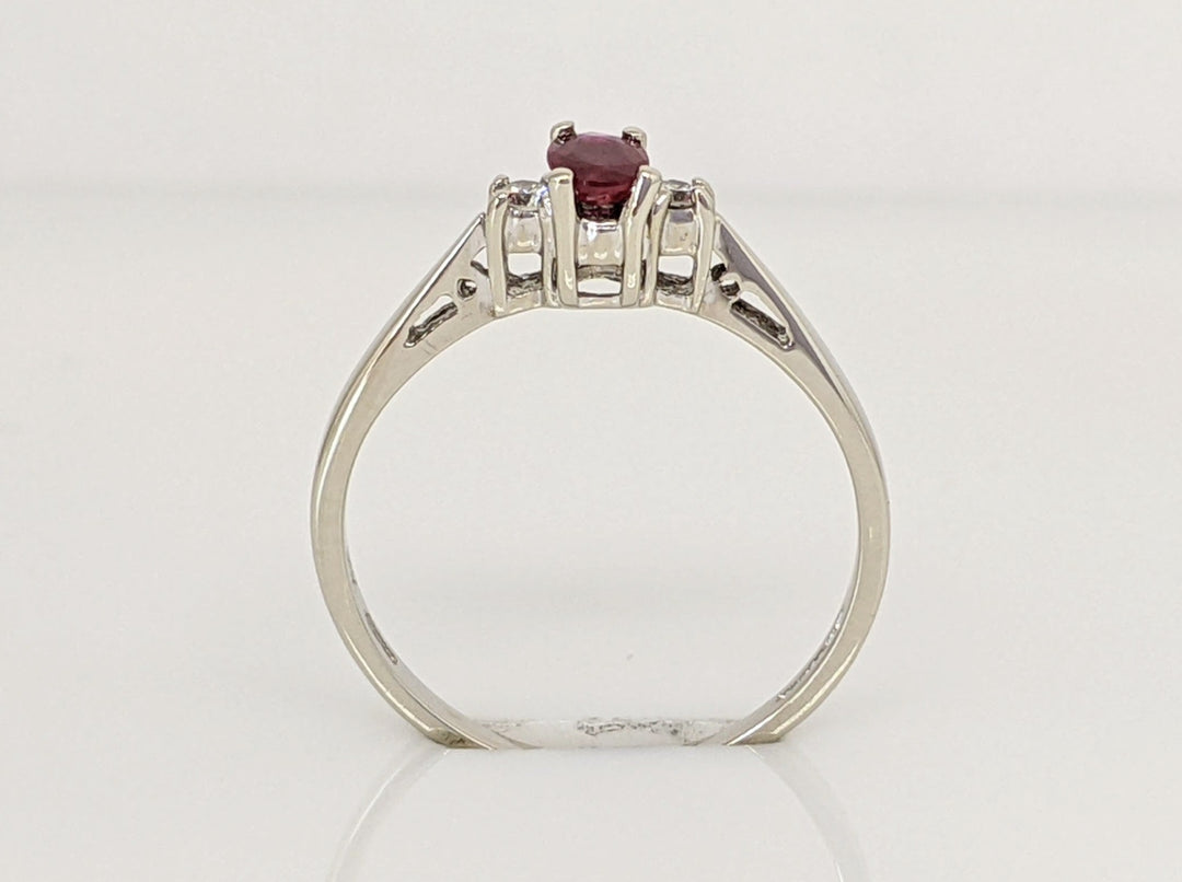 14K WHITE RUBY OVAL 3X4 WITH (2) MELEE ESTATE RING 1.4 GRAM