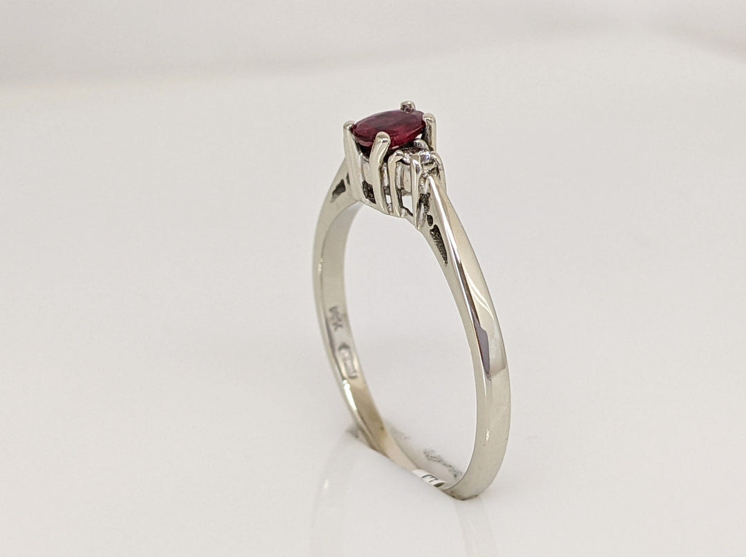 14K WHITE RUBY OVAL 3X4 WITH (2) MELEE ESTATE RING 1.4 GRAM