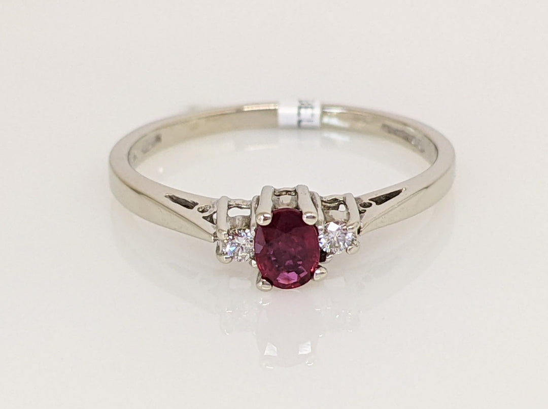 14K WHITE RUBY OVAL 3X4 WITH (2) MELEE ESTATE RING 1.4 GRAM