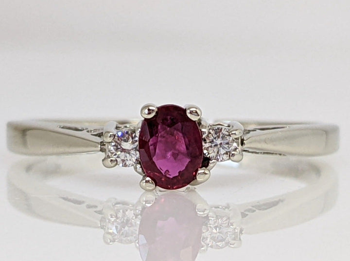 14K WHITE RUBY OVAL 3X4 WITH (2) MELEE ESTATE RING 1.4 GRAM