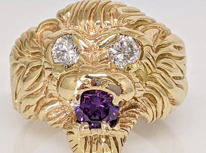 14K .66CTW SI2-I1 J DIAMOND ROUND (2) WITH 5.5MM AMETHYST LION ESTATE RING 15.3 GRAMS