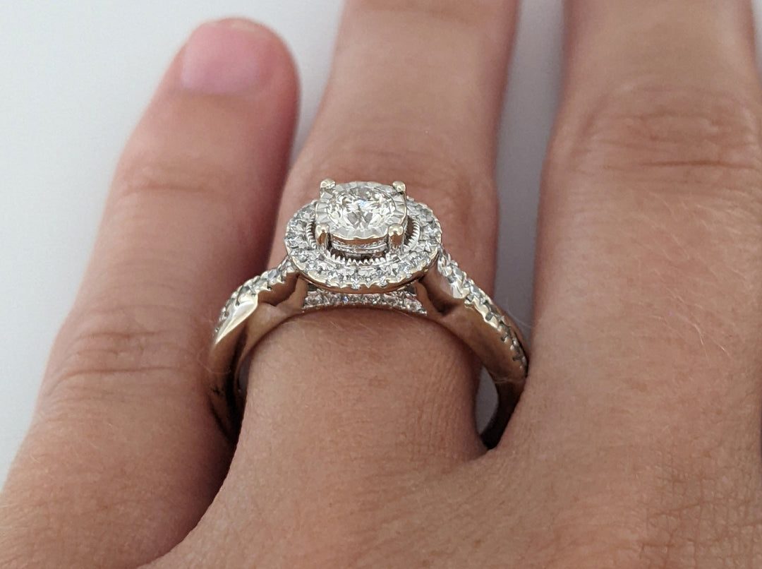 14K WHITE .66 CARAT TOTAL WEIGHT I1 I DIAMOND ROUND (46) HALO ESTATE RING 4.5 GRAMS