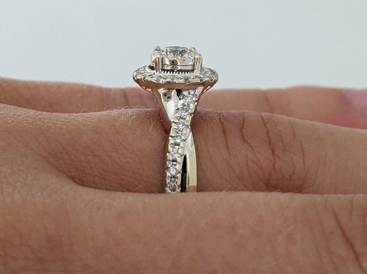 14K WHITE .66 CARAT TOTAL WEIGHT I1 I DIAMOND ROUND (46) HALO ESTATE RING 4.5 GRAMS