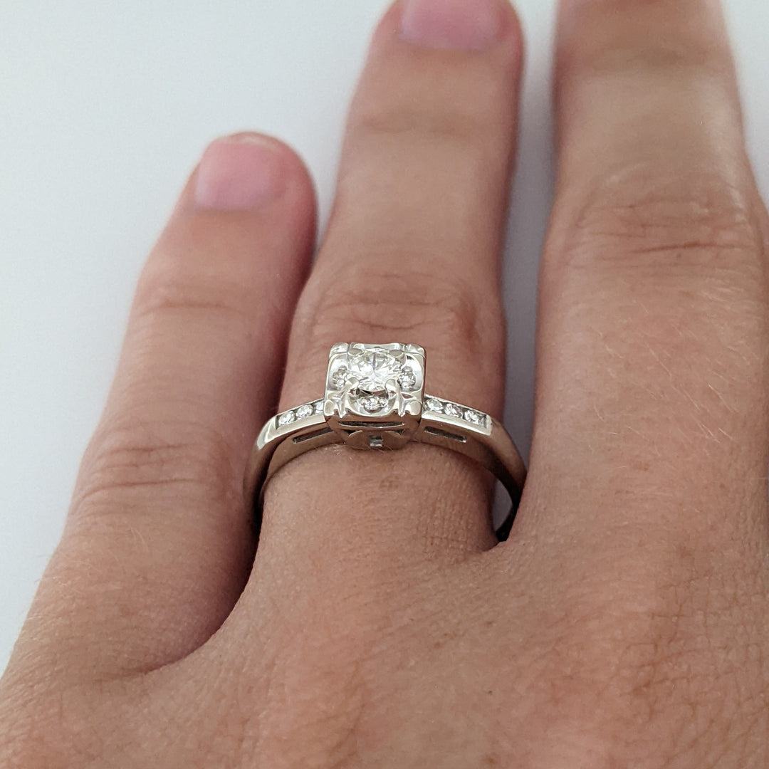 14K WHITE .21 CARAT TOTAL WEIGHT VS2-SI1 J DIAMOND ROUND (11) ESTATE ILLUSION RING 2.2 GRAMS