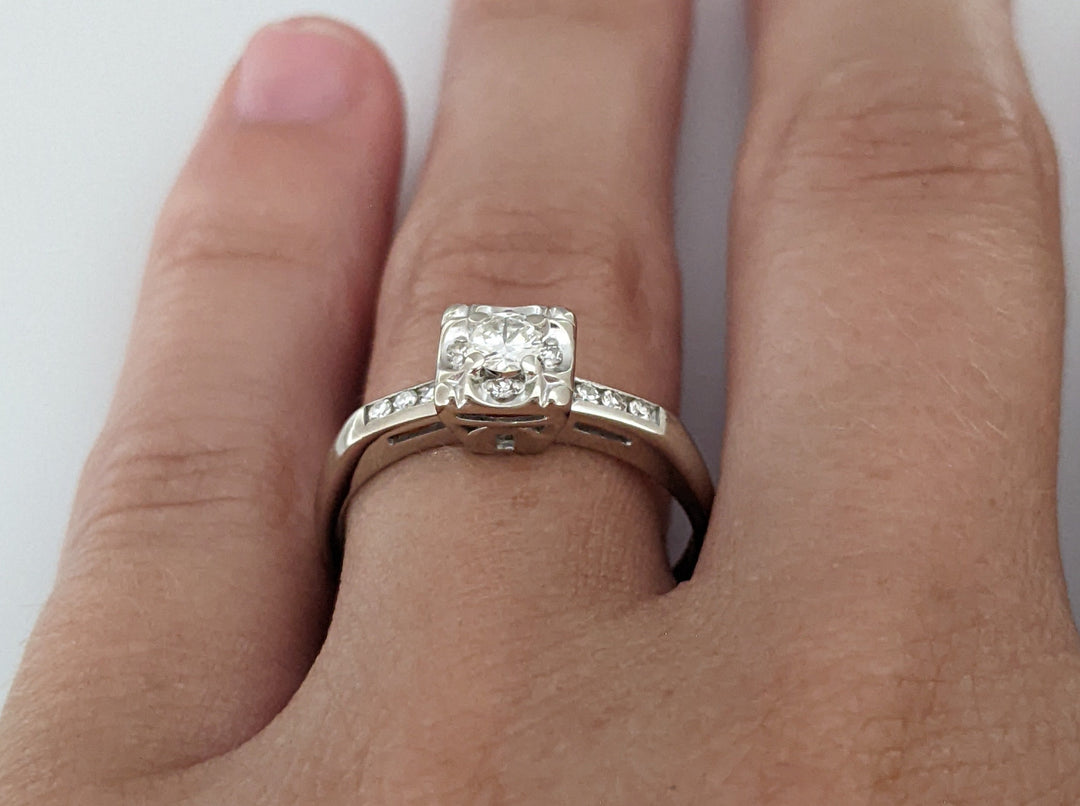 14K WHITE .21 CARAT TOTAL WEIGHT VS2-SI1 J DIAMOND ROUND (11) ESTATE ILLUSION RING 2.2 GRAMS