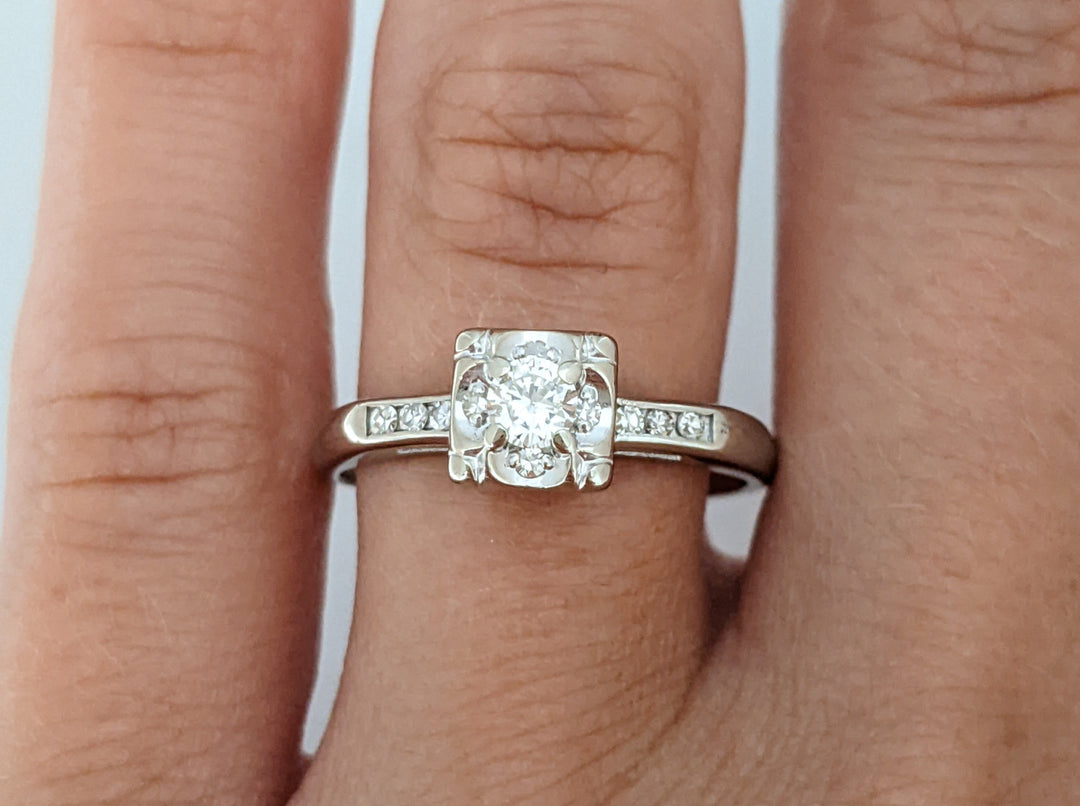 14K WHITE .21 CARAT TOTAL WEIGHT VS2-SI1 J DIAMOND ROUND (11) ESTATE ILLUSION RING 2.2 GRAMS