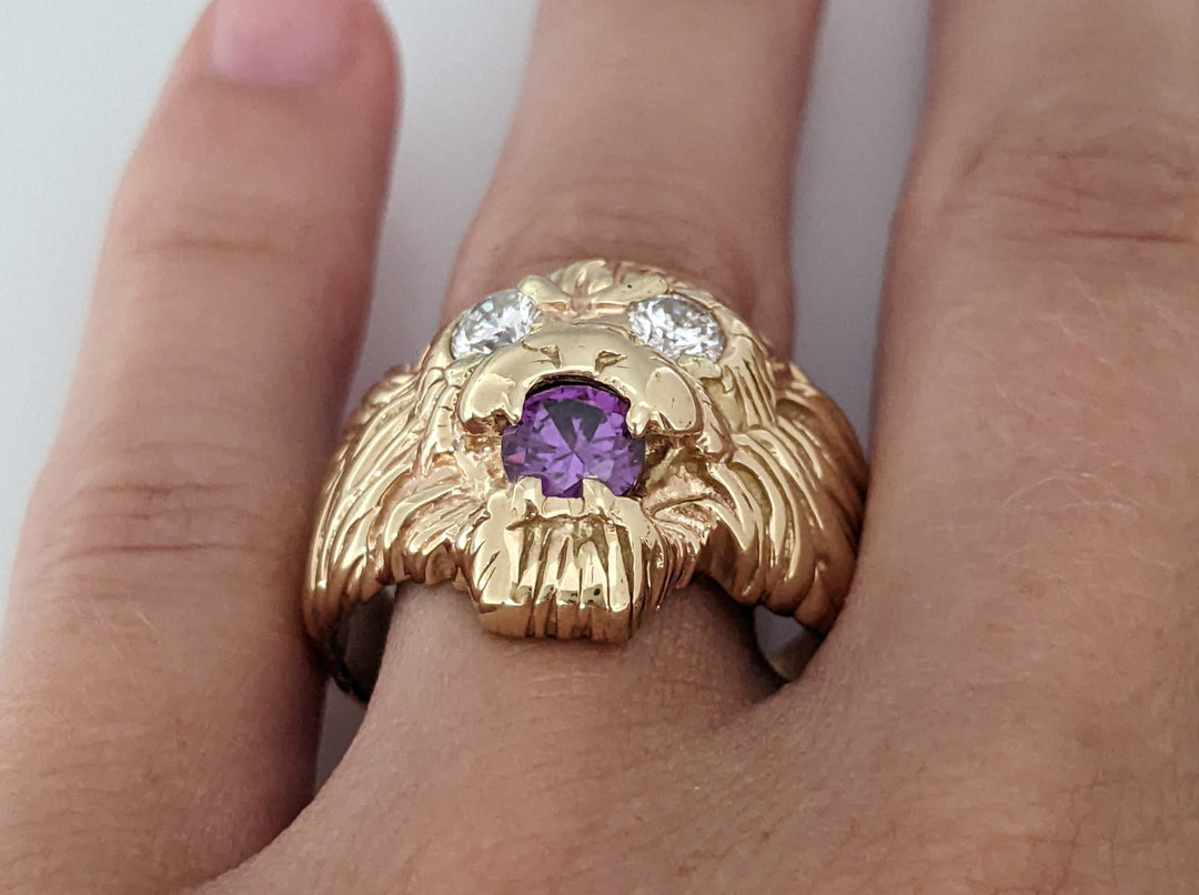 14K .66CTW SI2-I1 J DIAMOND ROUND (2) WITH 5.5MM AMETHYST LION ESTATE RING 15.3 GRAMS