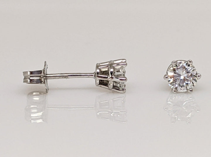 14K WHITE .47CTW SI1 F DIAMOND ROUND (2) ESTATE EARRINGS 0.9 GRAMS