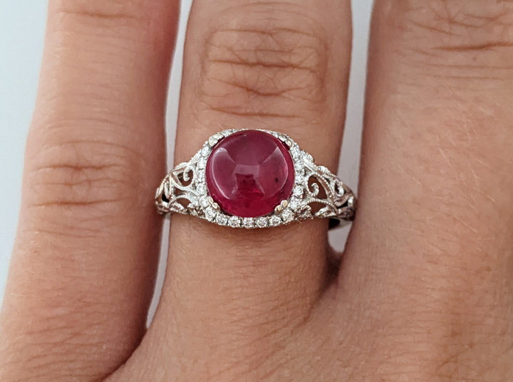 14K WHITE RUBY ROUND CABACHON 7.5MM WITH .12 DIAMOND TOTAL WEIGHT ESTATE RING 2.7 GRAMS