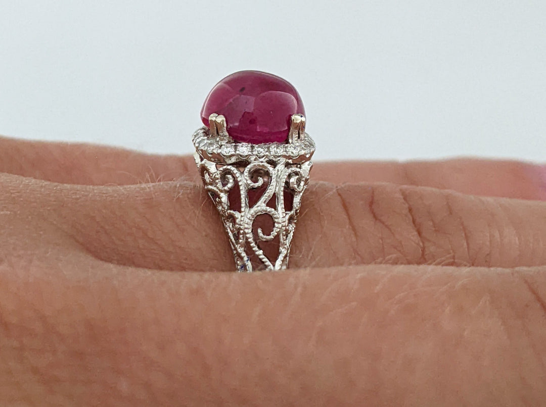 14K WHITE RUBY ROUND CABACHON 7.5MM WITH .12 DIAMOND TOTAL WEIGHT ESTATE RING 2.7 GRAMS