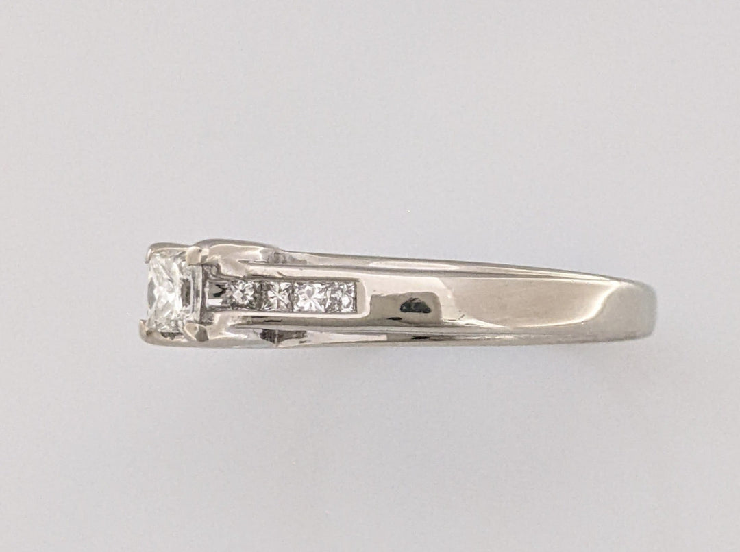 14K WHITE .50 CARAT TOTAL WEIGHT SI1 I DIAMOND PRINCESS CUT (9) ROUND (2) ESTATE RING 4.8 GRAMS