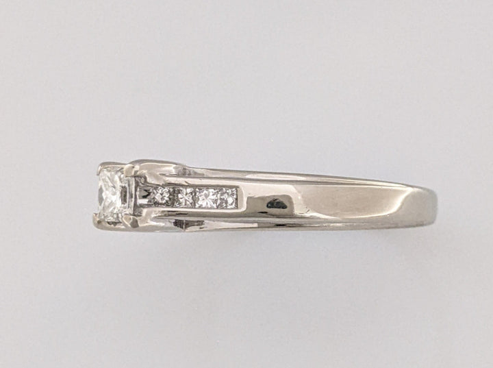 14K WHITE .50 CARAT TOTAL WEIGHT SI1 I DIAMOND PRINCESS CUT (9) ROUND (2) ESTATE RING 4.8 GRAMS