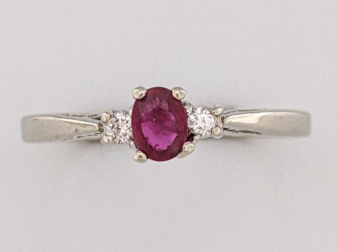 14K WHITE RUBY OVAL 3X4 WITH (2) MELEE ESTATE RING 1.4 GRAM