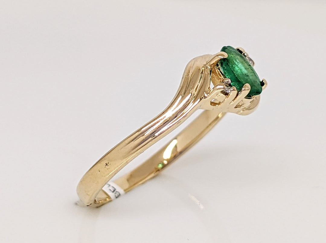 14K EMERALD "C" OVAL 4X6 WITH (2) MELEE ESTATE RING 2.4 GRAMS