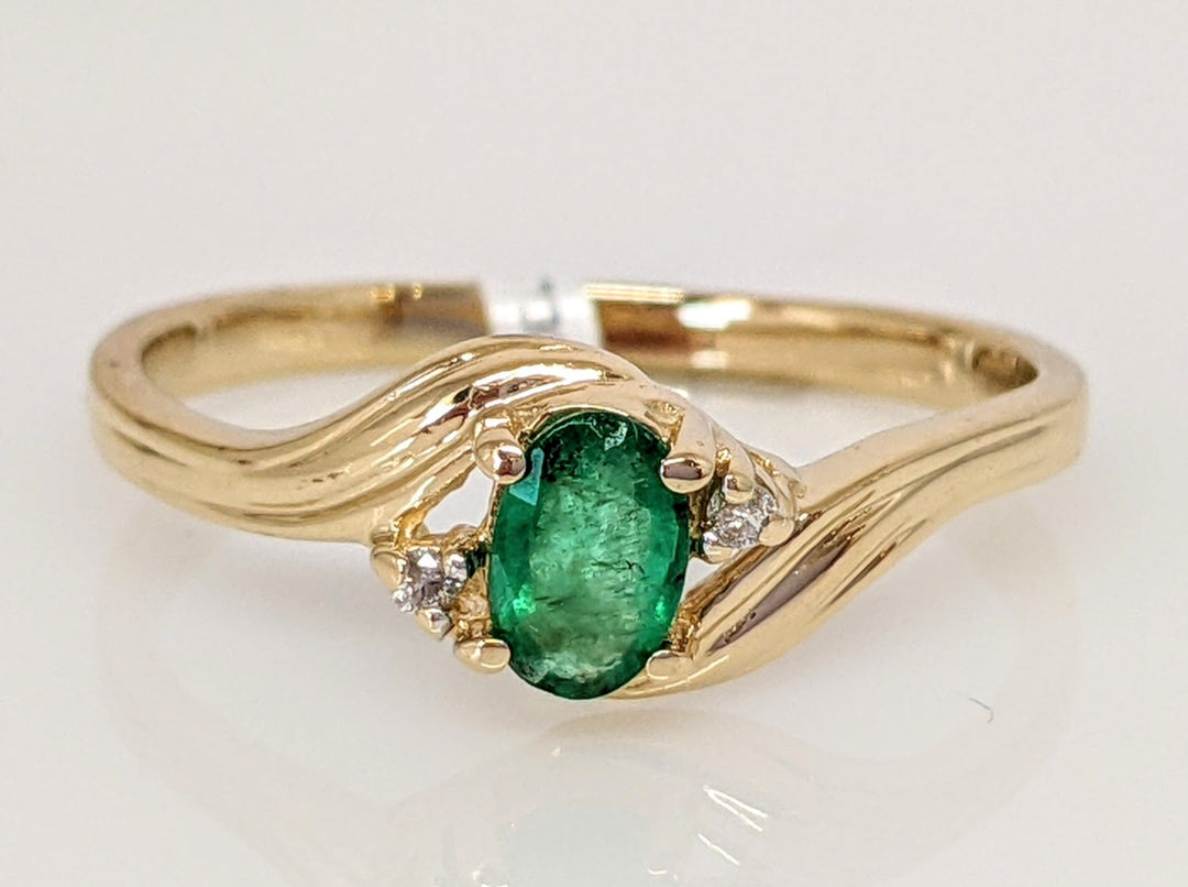 14K EMERALD "C" OVAL 4X6 WITH (2) MELEE ESTATE RING 2.4 GRAMS