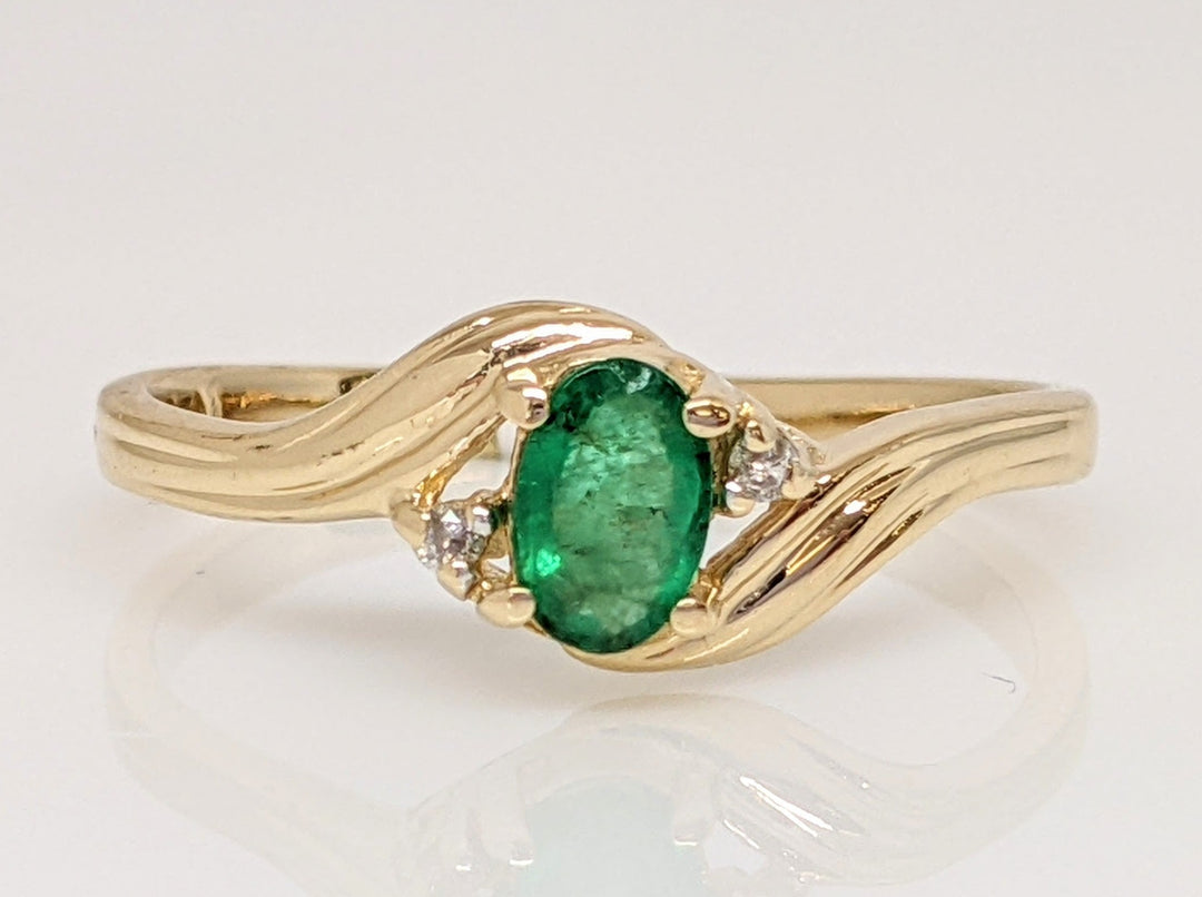 14K EMERALD "C" OVAL 4X6 WITH (2) MELEE ESTATE RING 2.4 GRAMS