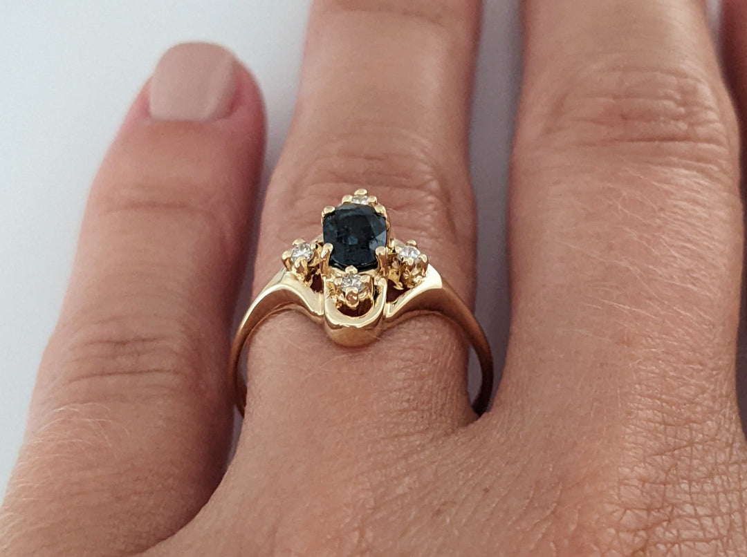 14K SAPPHIRE OVAL 4X6 WITH (4) MELEE ESTATE RING 2.4 GRAMS