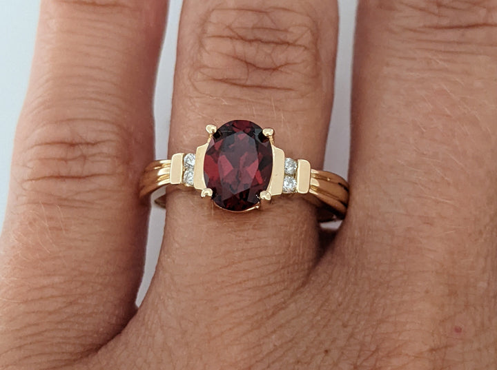 14K GARNET OVAL 6X8 WITH (4) MELEE ESTATE RING 2.7 GRAMS