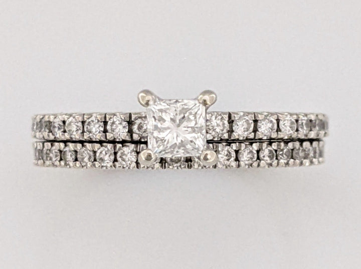 14K WHITE .65 CARAT TOTAL WEIGHT I1 G DIAMOND PRINCESS CUT (1) ROUND (39) ESTATE RING/BAND 4.3 GRAMS