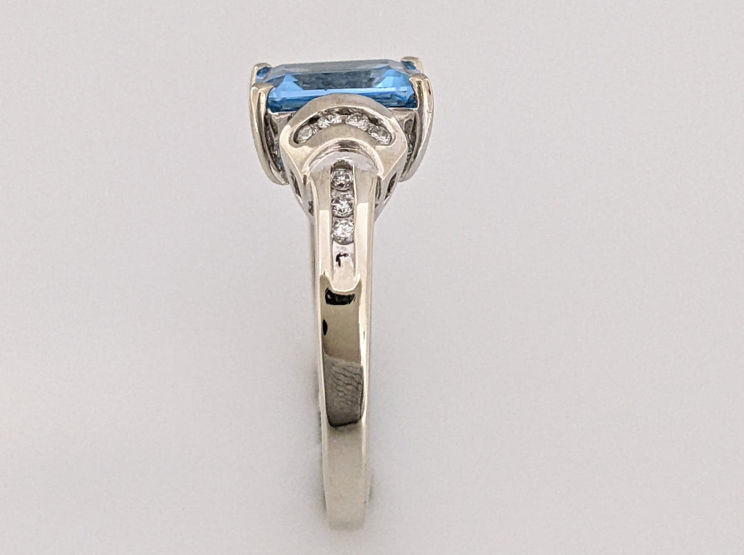 14K WHITE BLUE TOPAZ EMERALD CUT 7X9 WITH (14) MELEE ESTATE RING 4.2 GRAMS