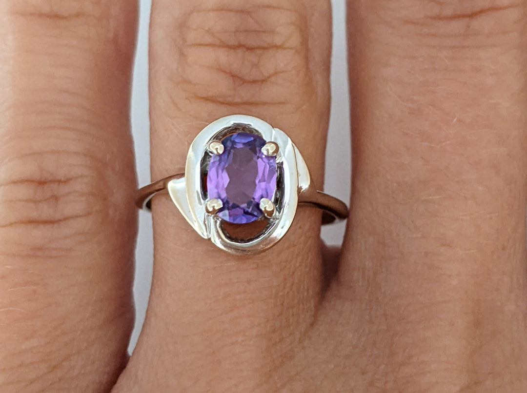 14K WHITE AMETHYST OVAL 5X7 GOLD TRIM ESTATE RING 2.6 GRAMS