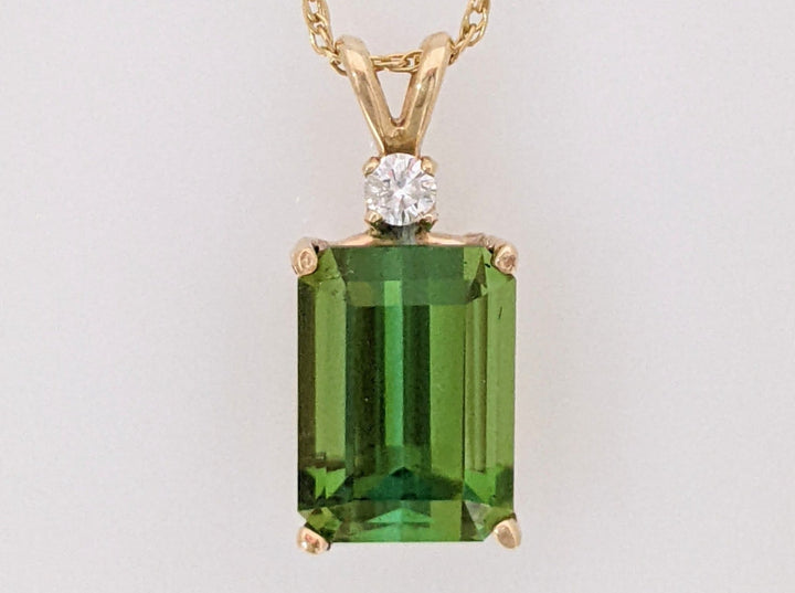 14K GREEN TOURMALINE EMERALD CUT 7X10 WITH MELEE ESTATE PENDANT & CHAIN 2.7 GRAMS