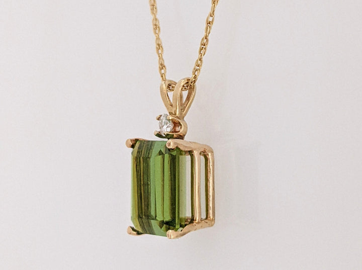 14K GREEN TOURMALINE EMERALD CUT 7X10 WITH MELEE ESTATE PENDANT & CHAIN 2.7 GRAMS