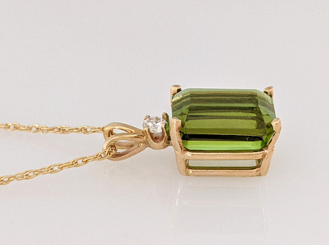 14K GREEN TOURMALINE EMERALD CUT 7X10 WITH MELEE ESTATE PENDANT & CHAIN 2.7 GRAMS