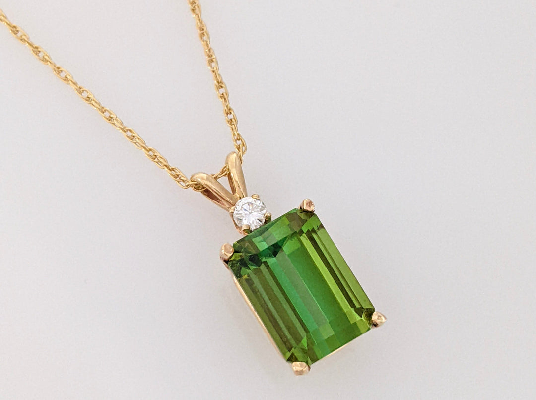 14K GREEN TOURMALINE EMERALD CUT 7X10 WITH MELEE ESTATE PENDANT & CHAIN 2.7 GRAMS