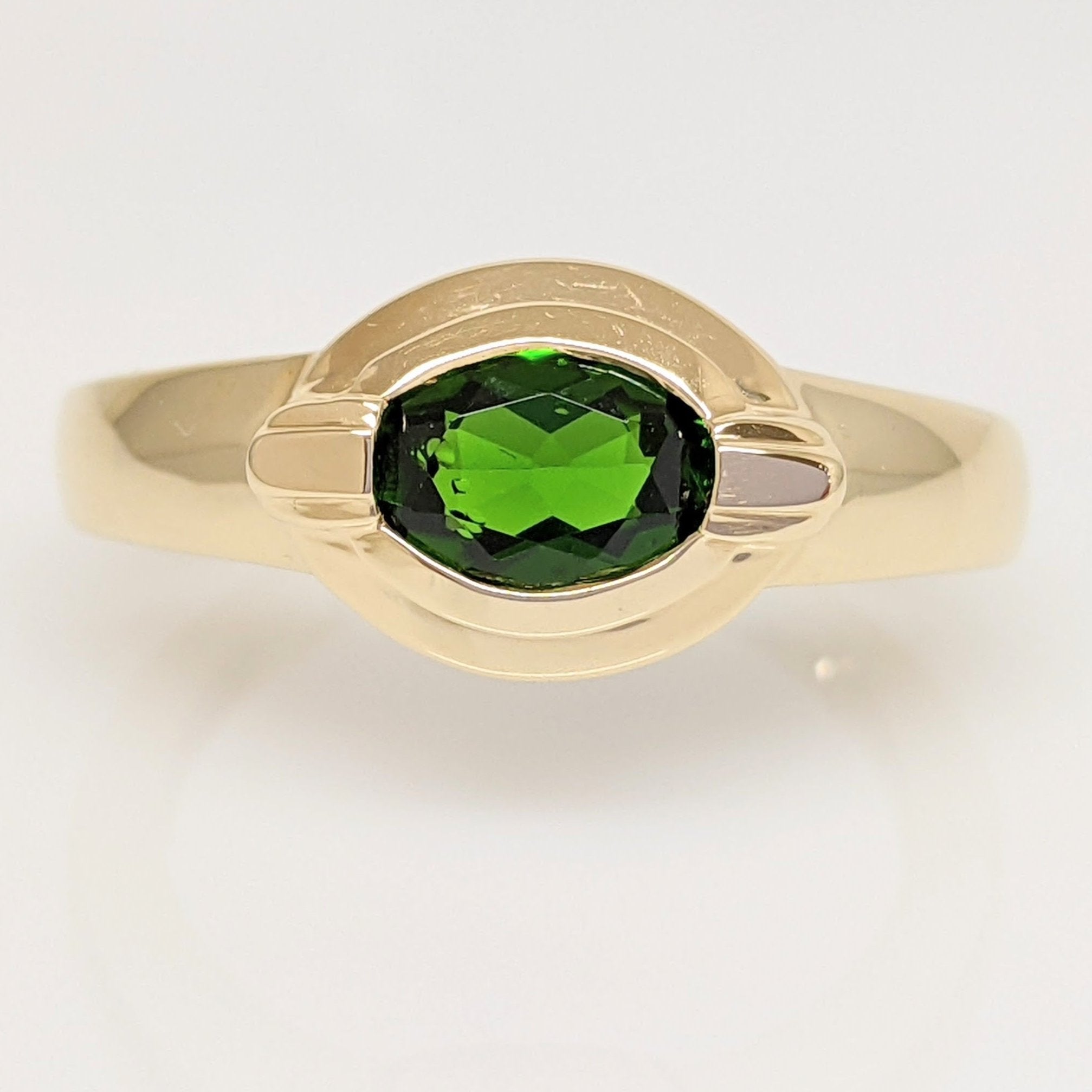 14K CHROME DIOPSIDE OVAL 5X7 BEZEL ESTATE RING 4.6 GRAMS
