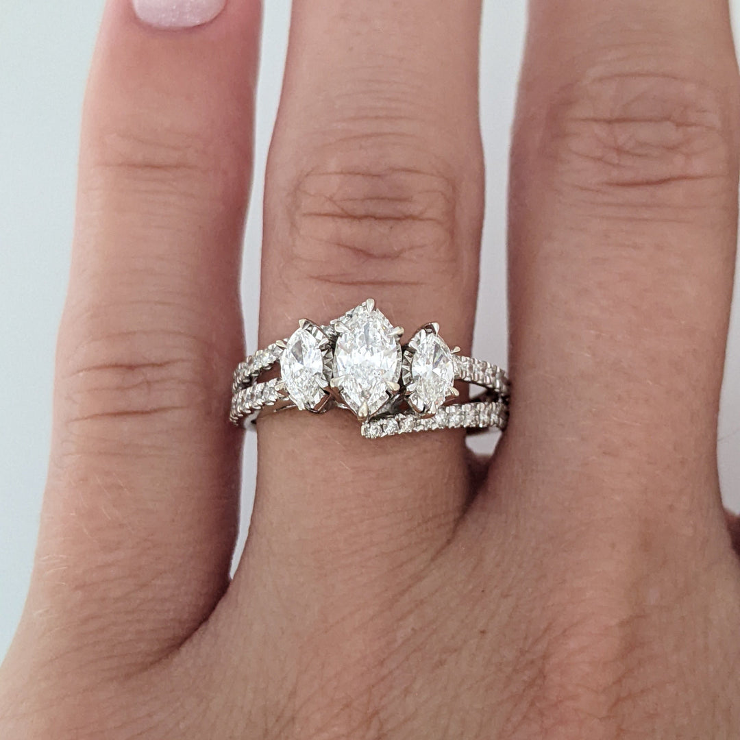 10K WHITE 1.13 CARAT TOTAL WEIGHT SI2 H DIAMOND MARQUISE (3) ROUND (44) ESTATE TRINITY 3.2 GRAMS